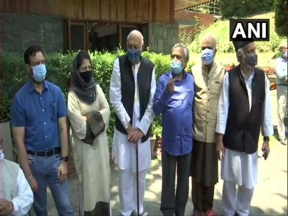 Jammu and Kashmir: Gupkar Alliance Leaders Agree to Attend PM Narendra Modi Meet But Remain Rigid on Article 370, 35A