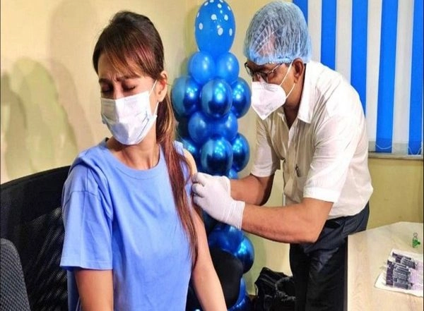India News | 'Fake' IAS Man Held After TMC MP Mimi Chakraborty Duped into Attending Covid-19 Vaccination Drive, Getting Jabbed