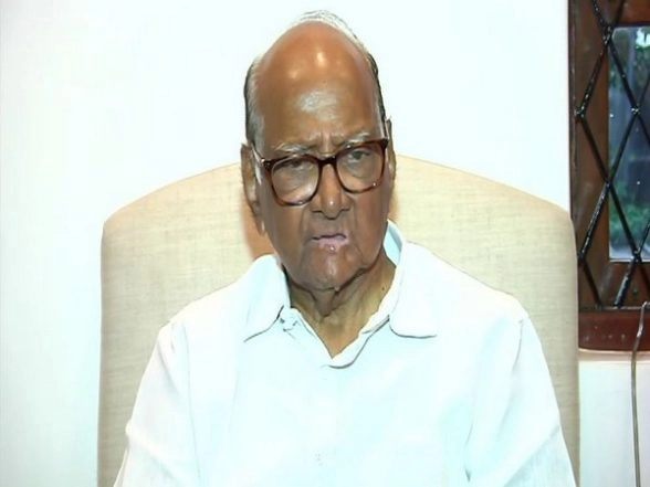 Sharad Pawar Visits Dilip Kumar at Mumbai Hospital, Wishes Him Speedy Recovery