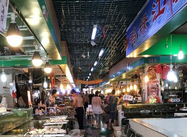 World News | Thousands of Wild Animals Were Sold in Wuhan Markets in Months Before COVID-19 Outbreak: Report