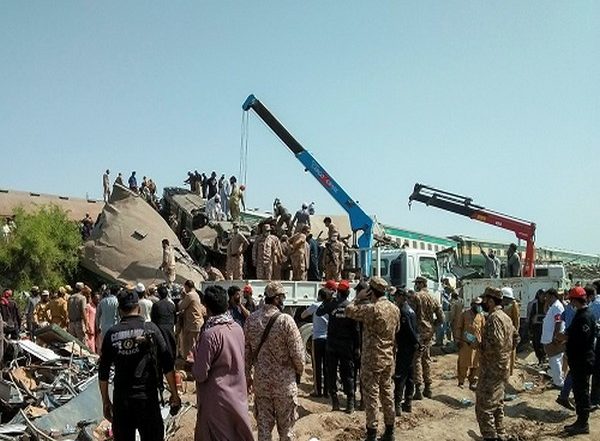 World News | Death Toll from Train Collision in Pakistan's Sindh Reaches 62