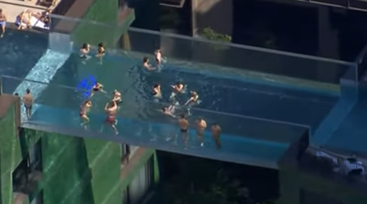 Sky Pool London S Transparent Floating Pool Suspended 115 Feet Above The Ground Is One Of Its Kind Watch Video Latestly