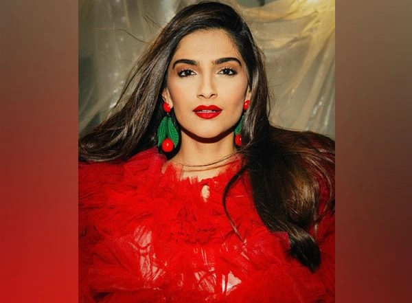 Entertainment News | Sonam Kapoor Turns 36: Family, Friends, Fans Shower Her with Birthday Wishes