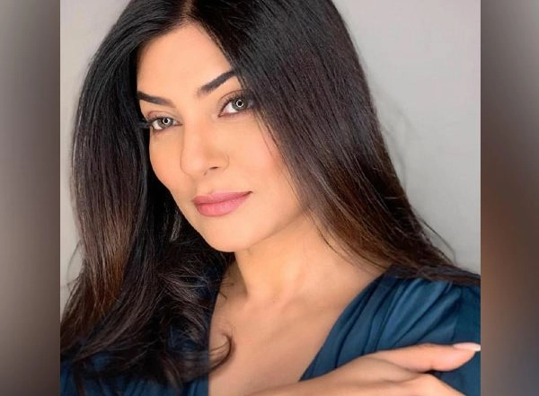 Entertainment News | Sushmita Sen is Her Daughter's Personal Hairdresser