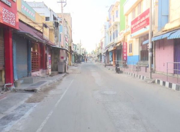 COVID-19 Lockdown in Tamil Nadu Extended by One Week Till June 28 With Further Relaxations, Chennai Metro To Run at 50% Capacity