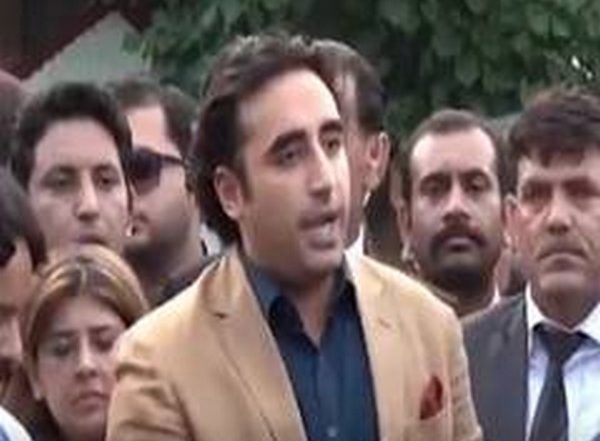 World News | Imran Khan Should Be Ashamed of Telling Lies About Freedom of Press in Pak, Says Bilawal Bhutto