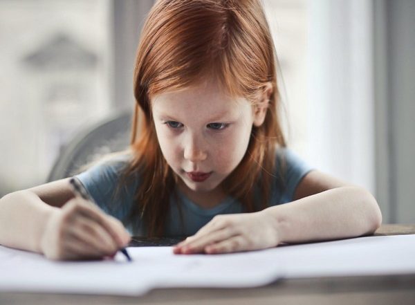 Health News | Flickering Screens May Help Children with Reading, Writing Difficulties: Study