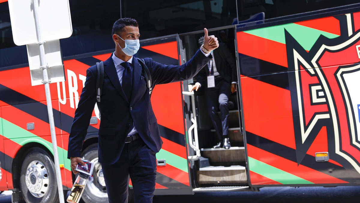 Xxx C R 7 - Cristiano Ronaldo, Bruno Fernandes Reach Budapest With Team Portugal for  Their Euro 2020 Match Against Hungary (Watch Video, See Pics) | âš½ LatestLY