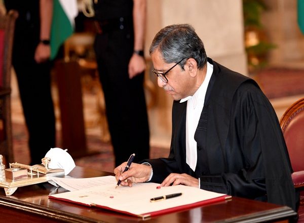 India News | CJI Extends Condolence to Family Members of SC Lawyers Who Died of COVID-19