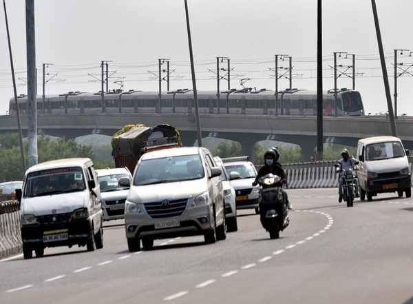 Delhi Unlock Updates: Markets, Offices to Re-Open; Metro Services to Resume with 50% Capacity From Today