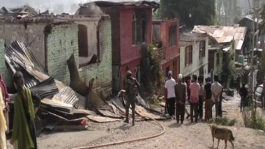 India News | Army, J-K Police Rescue Several People After Fire Engulfs Houses in Baramulla