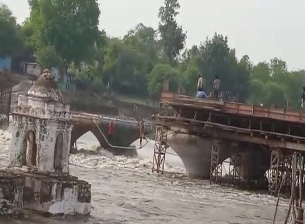 India News | 4 Children, Others Rescued by SDRF Team in MP's Sagar