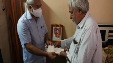 India News | Delhi Govt Provides Rs 1 Cr Compensation to Kin of Lab Technician Died of COVID-19