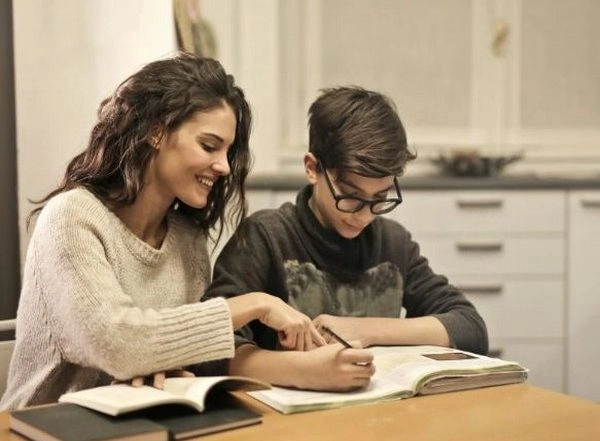 Science News | Study Shows Flickering Screens Are Beneficial for Children with Reading, Writing Difficulties