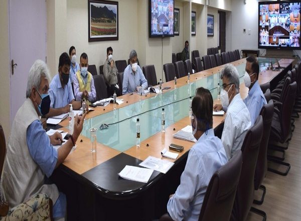 India News | J-K Lt Governor Reviews COVID-19 Containment Measures, Directs Officials to Vaccinate 45+ Age Group by June End