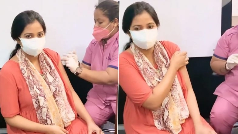 Shreya Ghoshal Gets the First Dose of COVID-19 Vaccine, Singer Encourages New Mothers to Go for It