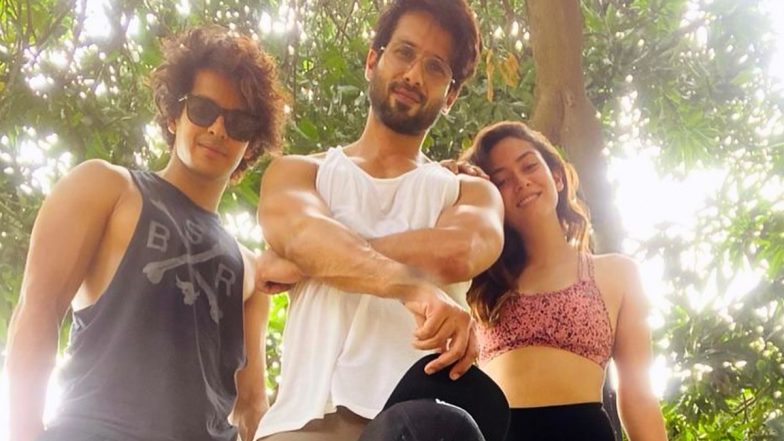 Shahid Kapoor, Ishaan Khatter and Mira Rajput Pose for a Power-Packed Family ‘Dream Team’ Pic!