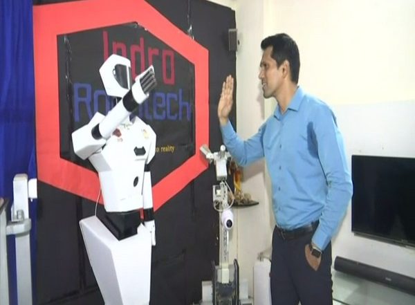 India News | Mumbai Innovator Develops 3 Robots to Assist Healthcare Workers, Patients Amid COVID