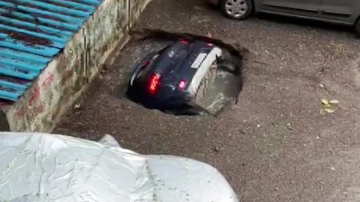 Car Swallowed Mysteriously by Sinkhole in Mumbai’s Ghatkopar area, Scary Video Goes Viral on Social Media