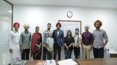 Business News | Renowned Folk Singer Ranjit Bawa Visits Indian Guardian Office at Ludhiana
