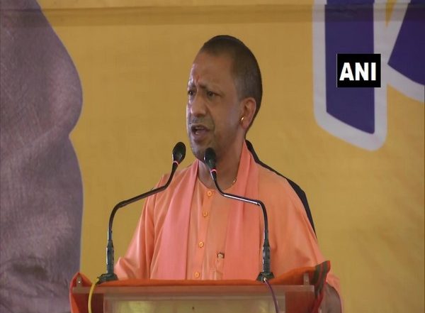 Uttar Pradesh CM Yogi Adityanath Likely To Meet PM Narendra Modi Tomorrow Amid Speculations of Expansion of State Cabinet Ahead of Assembly Elections 2022