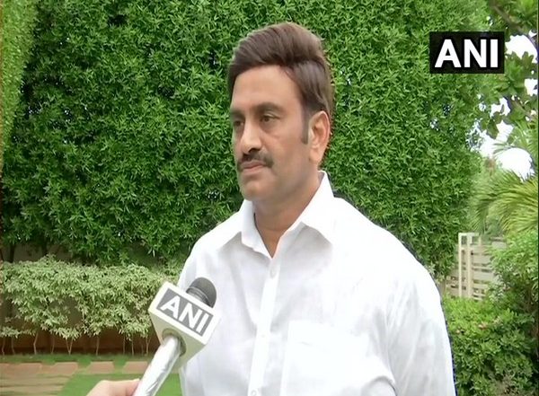 India News | YSRCP Rebel MP Raghu Ramakrishna Raju Requests CM Jaganmohan Reddy to Increase Pension of Senior Citizens to Rs 2,750