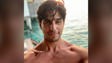 Sidharth Malhotra Shares a Throwback Selfie From His Recent Vacation, Flaunts His Chiselled Body in the Picture