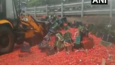 India News | Truck Full of Tomatoes Overturns on Eastern Express Highway in Maharashtra's Thane, 1 Injured
