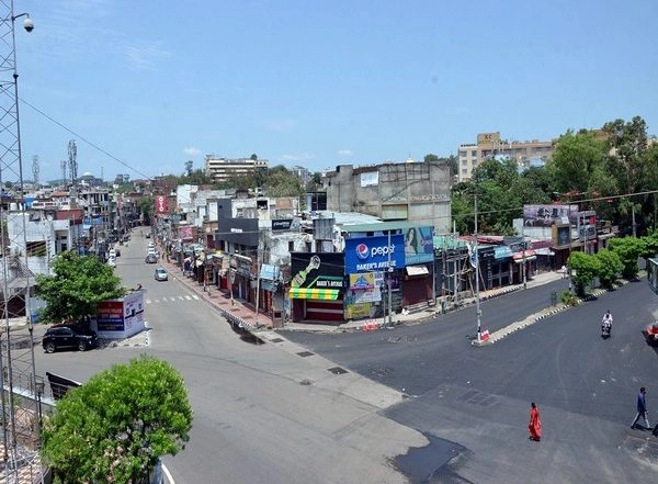 Weekend Curfew Lifted in 13 Districts of Jammu and Kashmir, Night Curfew to Continue