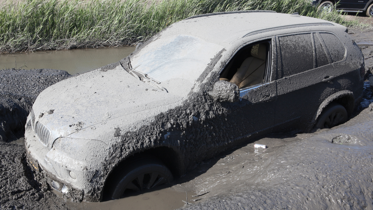 Google Maps Mislead German & Uttarakhand Tourists Heading to Udaipur; Car Gets Stuck in Mud Leaving Them in the Middle of Nowhere