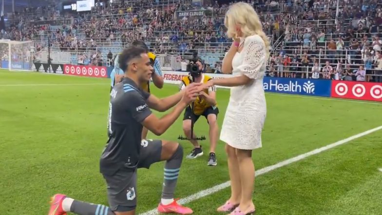 American Footballer Hassani Dotson Proposes to Girlfriend Petra Vuckovic on Pitch (Watch Video)