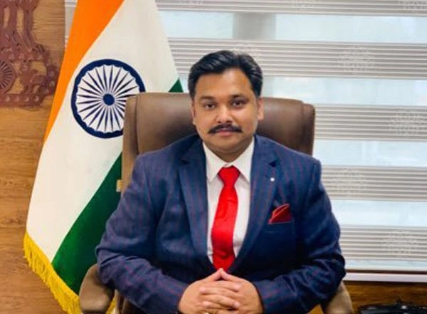 India News | Amarnath Cave is Absolutely Safe, Cloudburst in Higher Reaches Led to Gush of Water Near Cave Area: Anantnag Deputy Commissioner