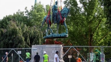 World News | US Remove Two Statues of Confederate Generals in Charlottesville