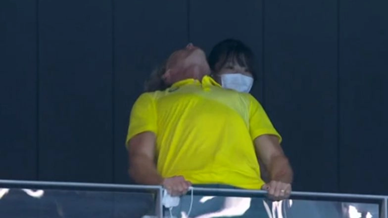 Ariarne Titmus&rsquo; Coach Dean Boxall Goes Berserk Celebrating Australian Swimmer&rsquo;s Win as She Dethroned Five-Time Olympic Gold Medallist Katie Ledecky In Tokyo Olympics 2020 (Watch Video)