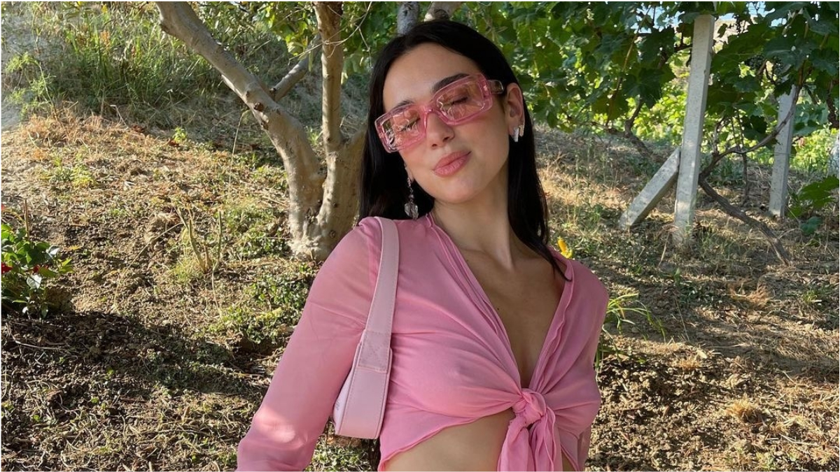 Dua Lipa Flashes Nipple in Sheer Pink Knot Crop Top, Gives Major 'Sugar  Spice and Everything Nice' Vibes in New Pics | 👗 LatestLY
