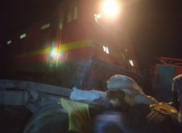 India News | Truck Collides with Running Train Near Patna