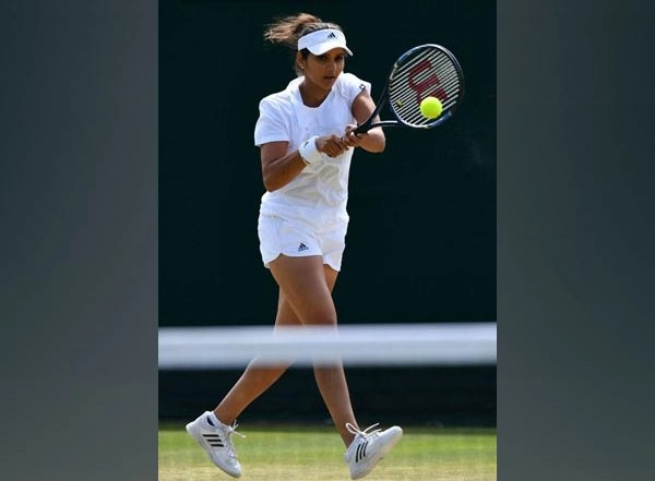 Sports News | Wimbledon: Sania Mirza and Bopanna Defeat Ankita Raina, Ramanathan to Enter 2nd Round