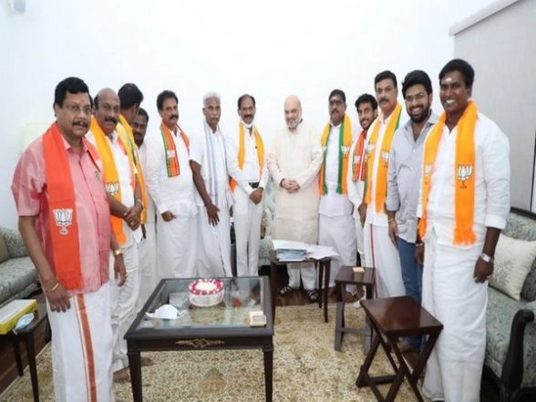 Amit Shah Meets Delegation of MLAs From Puducherry