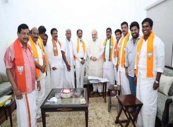 Amit Shah Meets Delegation of MLAs From Puducherry, Says ‘Centre Committed to Development, Progress of the Union Territory’