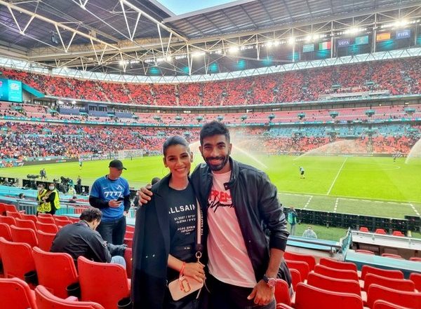 Sports News | Bumrah and Wife Sanjana Attend Euro 2020 Semis Between Spain and Italy at Wembley