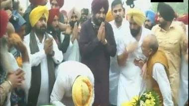 India News | Black Flags Shown to Navjot Singh Sidhu in Punjab