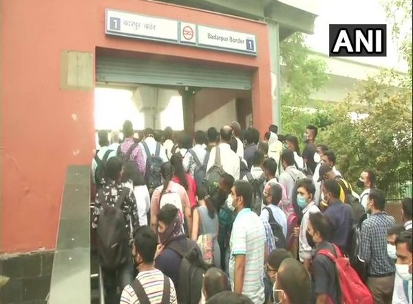 Delhi Metro Services Disrupted, Commuters Stranded After Mild Tremors Reported in National Capital