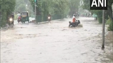 India News | Heavy Rains Cause Waterlogging, Affect Vehicular Movement in Delhi