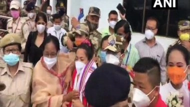 Sports News | Olympic Silver Medallist Mirabai Chanu Gets Rousing Welcome in Imphal