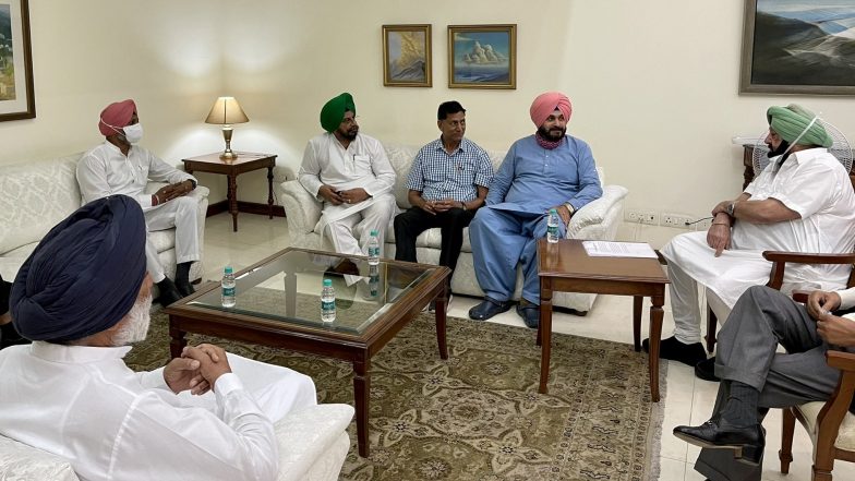 Punjab CM Captain Amarinder Singh Tells Navjot Singh Sidhu ‘All Issues in Advances Stages of Resolution’ on Concerns Raised by State Congress