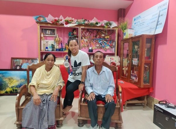 Sports News | Feeling of Meeting Family After 2 Years is Beyond Words, Says Mirabai Chanu