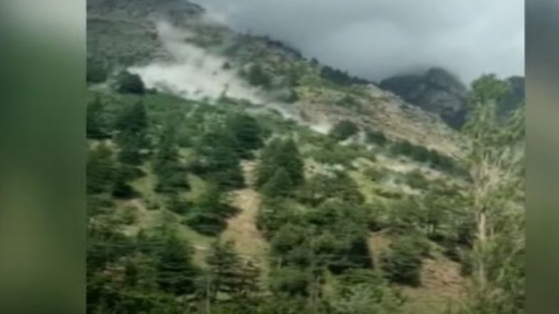 Himachal Pradesh Landslide: Moving Car Hit by Boulders Rolling Down a Mountain on Batseri-Sangla Road, No Injuries Reported So Far (Watch Video)