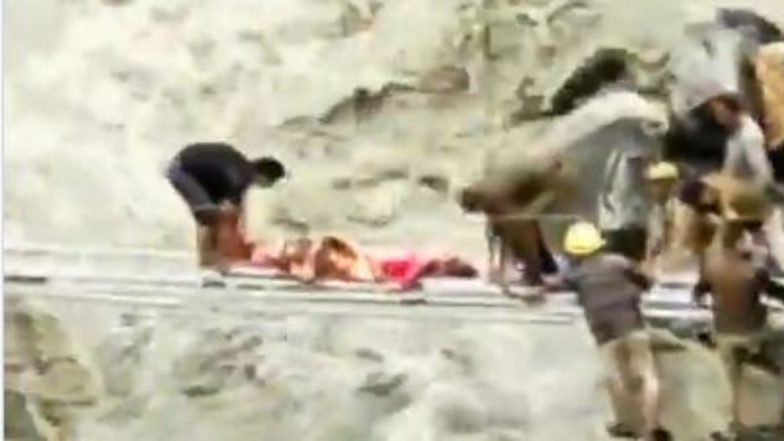 Himachal Pradesh Rains: Local Villagers and Members of Disaster Rescue Team Carry Injured Person Across Raging Jahalman Nallah (Watch Video)