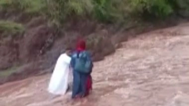 India News | J-K Health Workers Cross River to Vaccinate People in Remote Areas