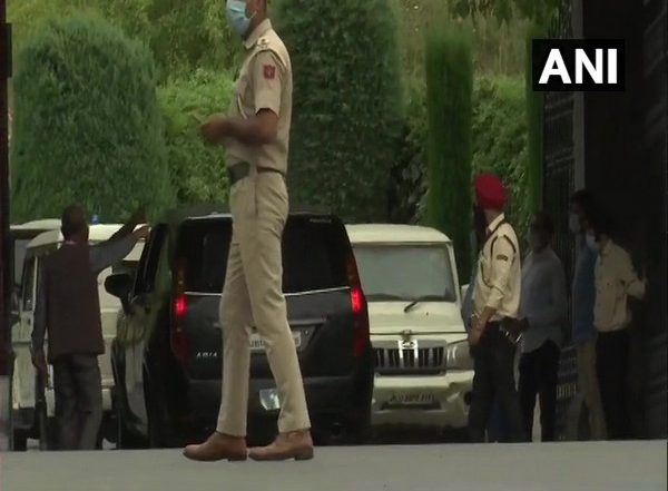 India News | J-K: Leaders of Political Parties Reach Srinagar Hotel to Meet with Delimitation Commission Panel